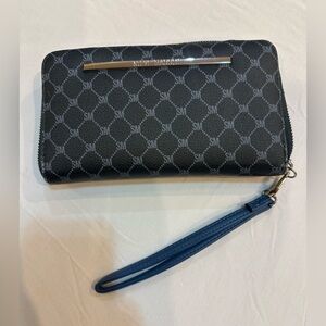 Steve Madden navy Blue and Gray with SM Logo and lots of cards Holder Wallet